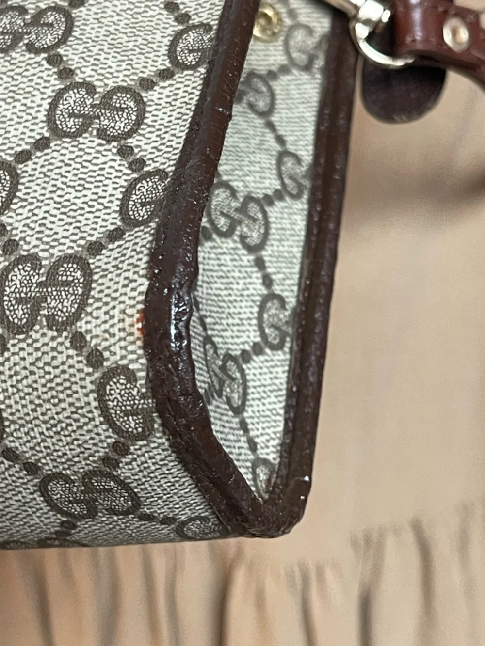 Authentic Gucci vintage Gucci GG canvas crossbody bag 97.01.037 - Picture 6 of 15